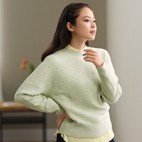 Uniqlo | Mint Light Souffle Yarn Mock Neck Sweater - Picture 1 of 9